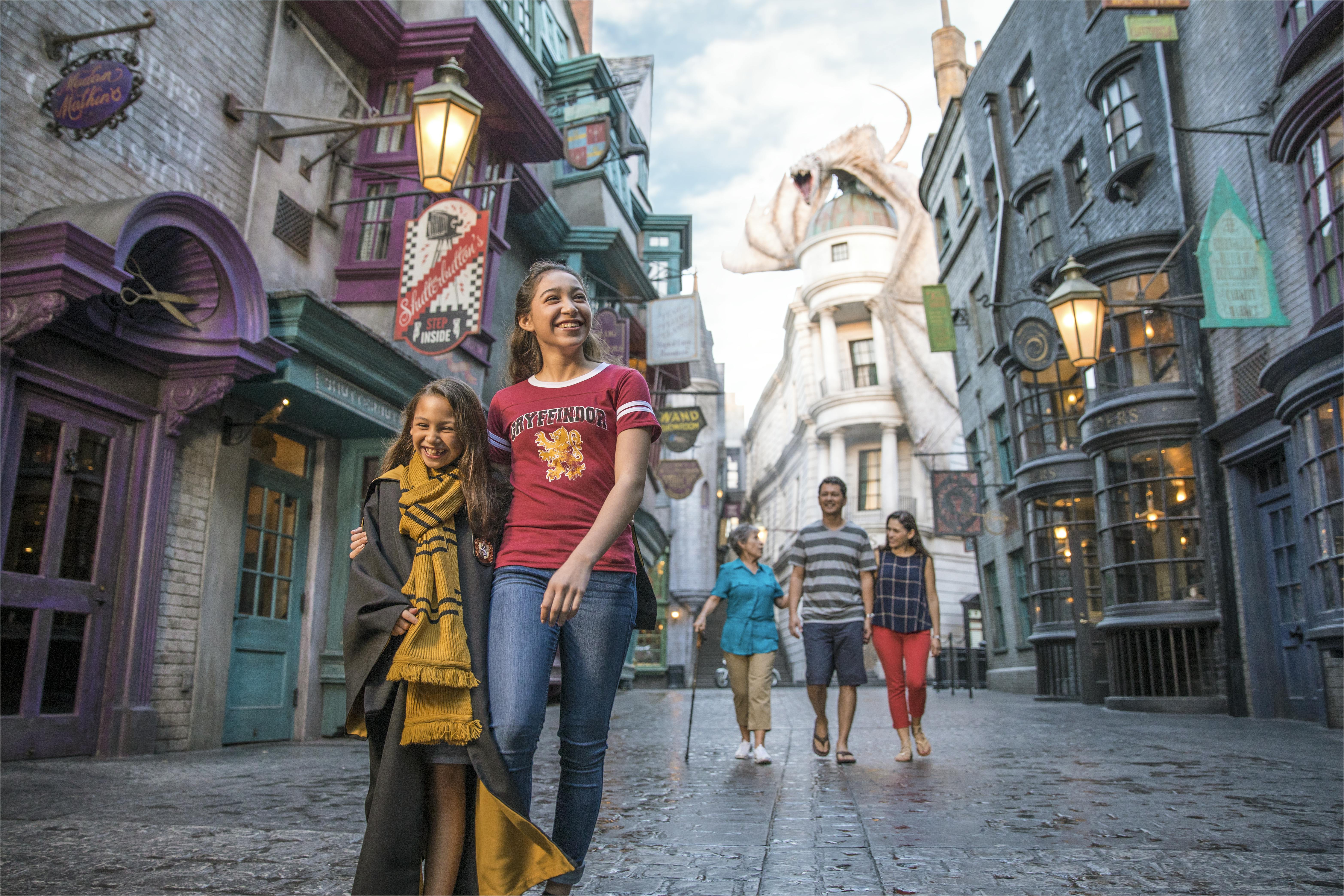 The Out-of-This-World Hollywood Drive-In Golf&trade;